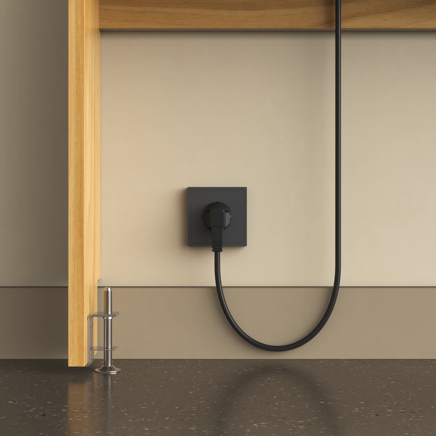 Ein einzelner Stecker wird in eine normale Wandsteckdose gesteckt – kein Elektriker, kein Einbau