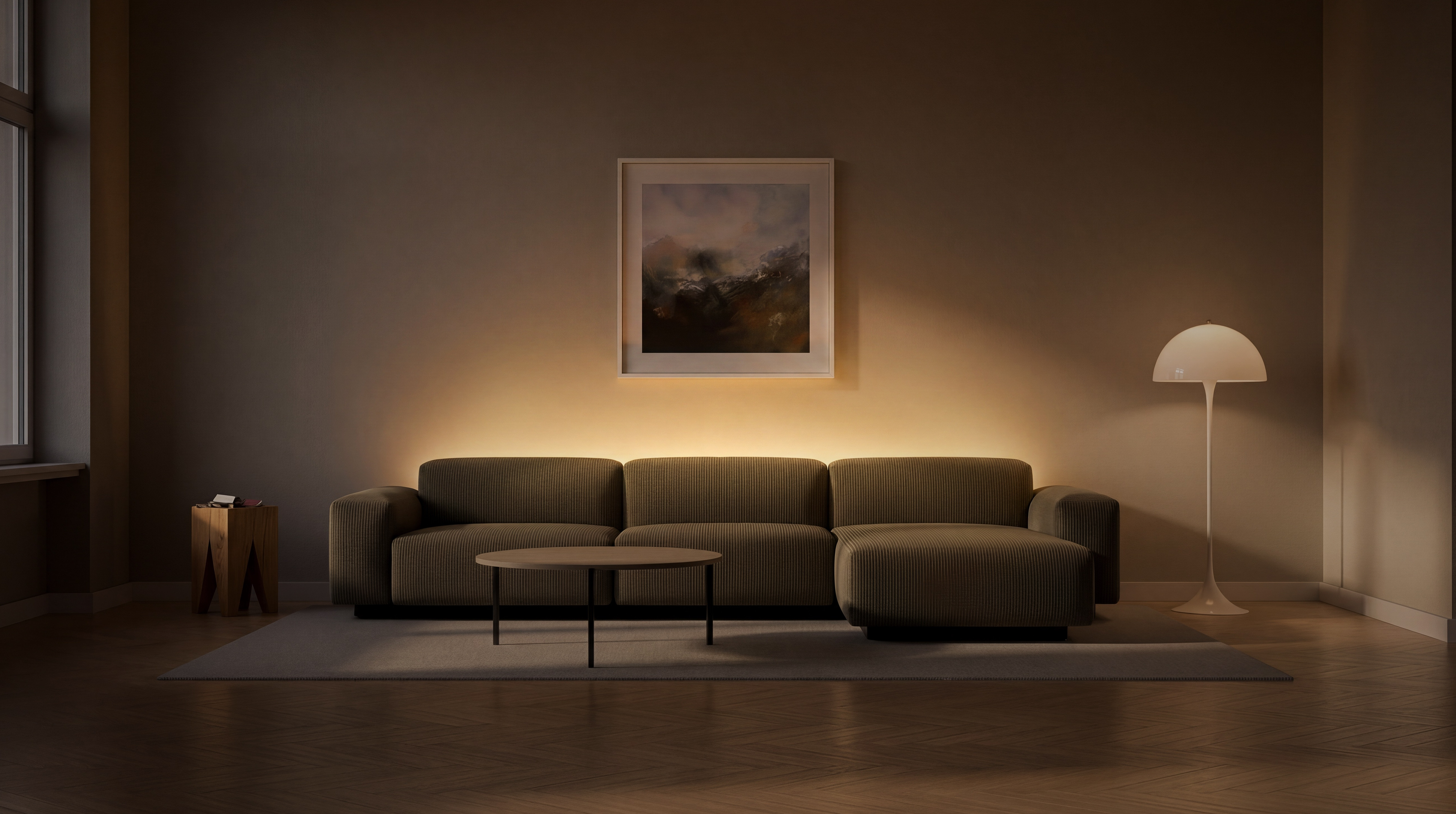 Wohnzimmer am Abend, Lichtkante an mit warmem Wandschein